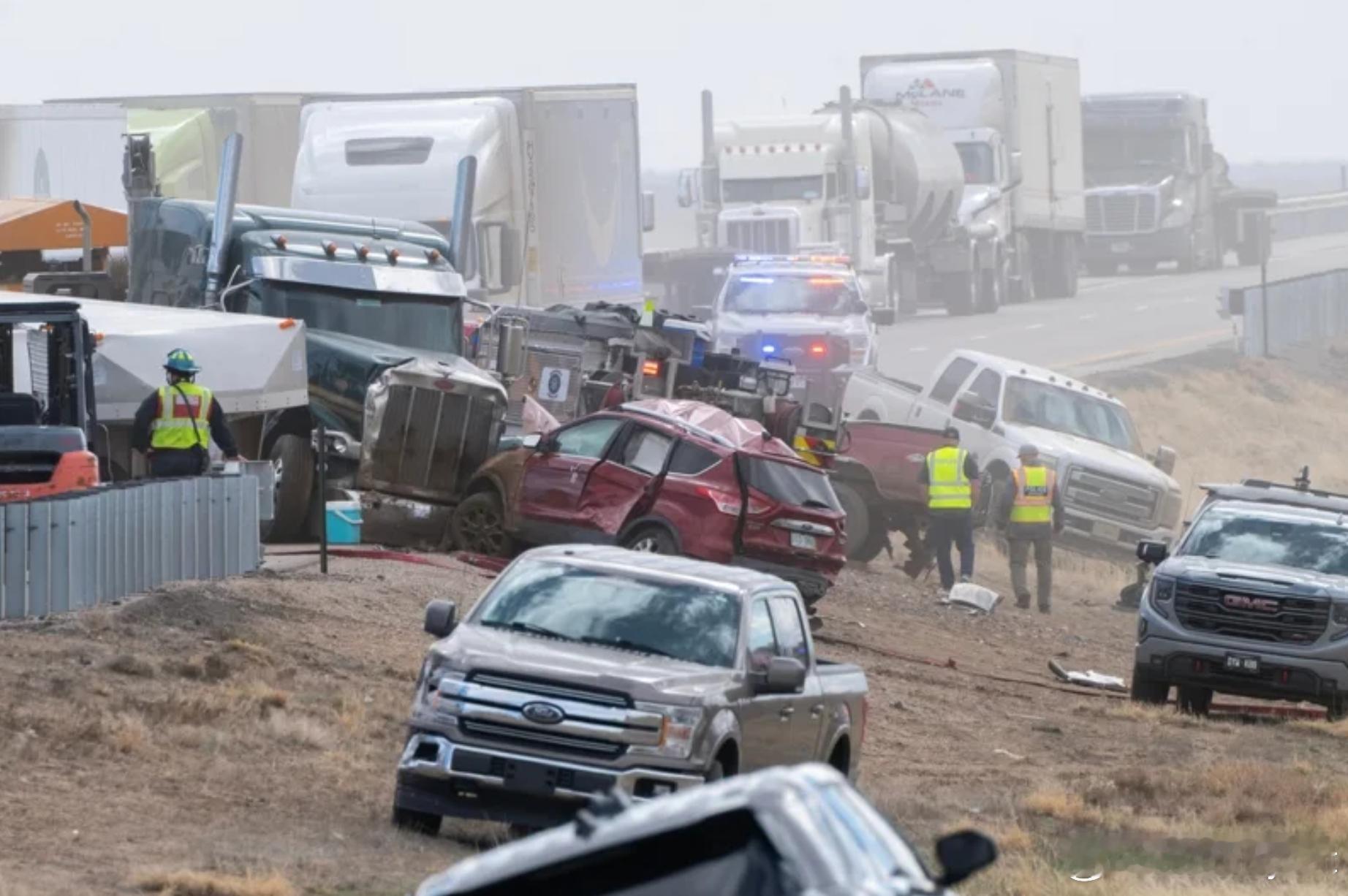 美国科罗拉多州州际公路突发沙尘暴 30多辆车连环相撞致4死29伤海外新鲜事ai热