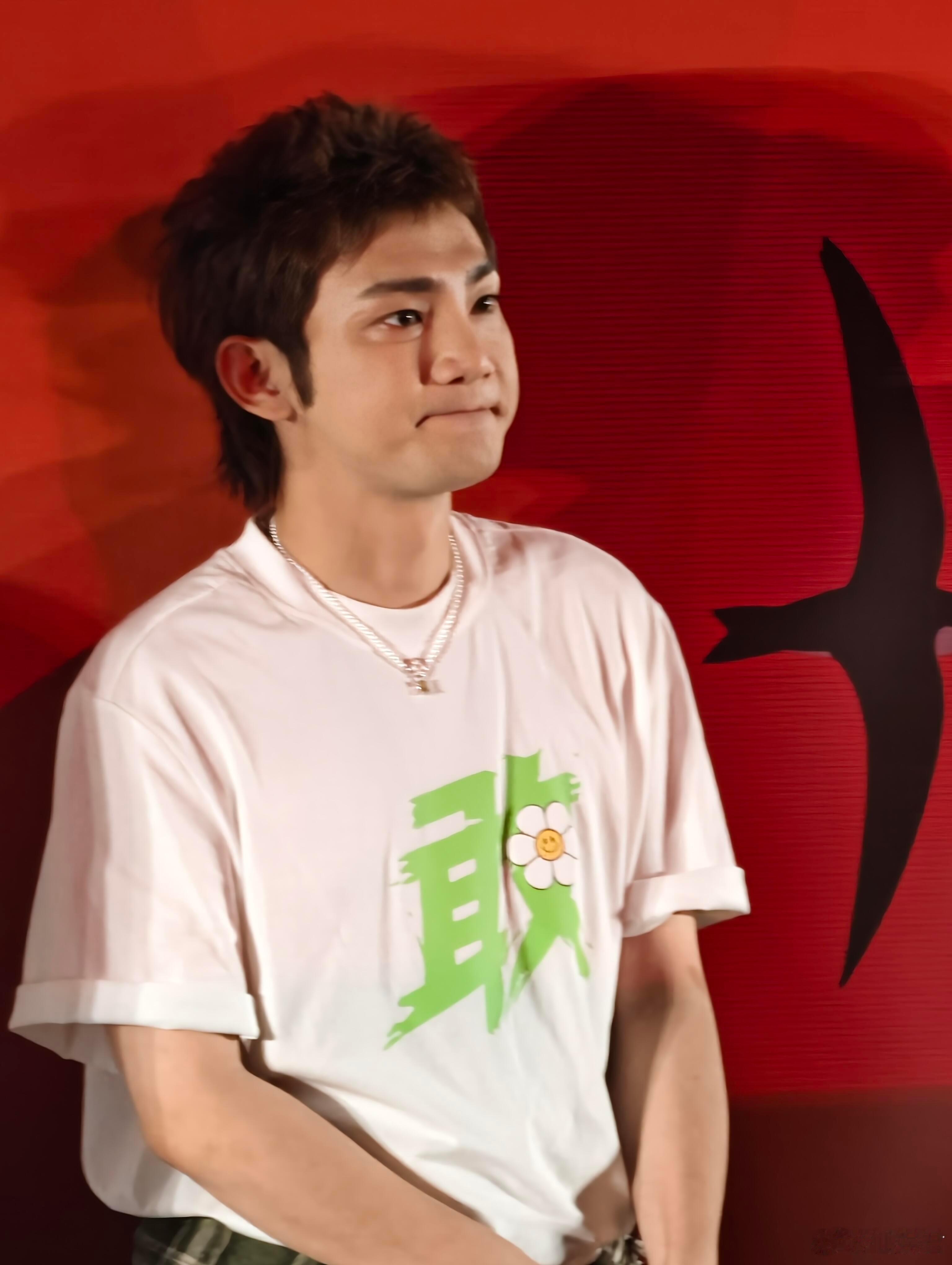 蒋龙路演哭了看到落泪的那一刻也是能够感受到和粉丝之间的双向奔赴，毕竟对于我们的蒋