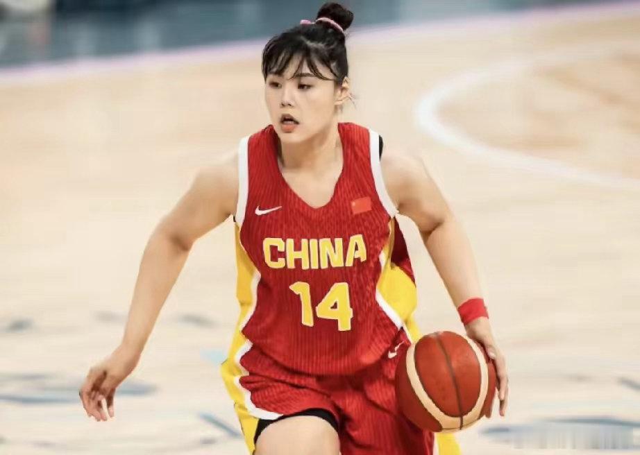 李月汝呀李月汝你藏得也太深了吧！查了一下才发现，27岁就已经是世界杯亚军、两届亚