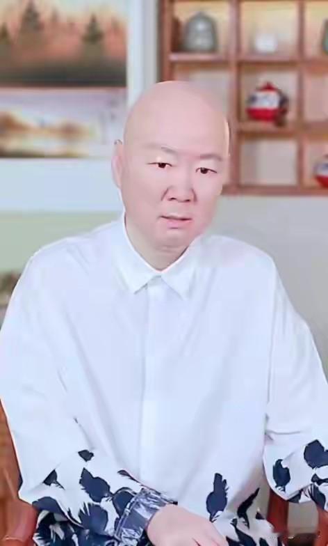 小品演员今年59岁的郭东临目前居在北京，多次参加春晚，至今未婚，无儿无女，网友说