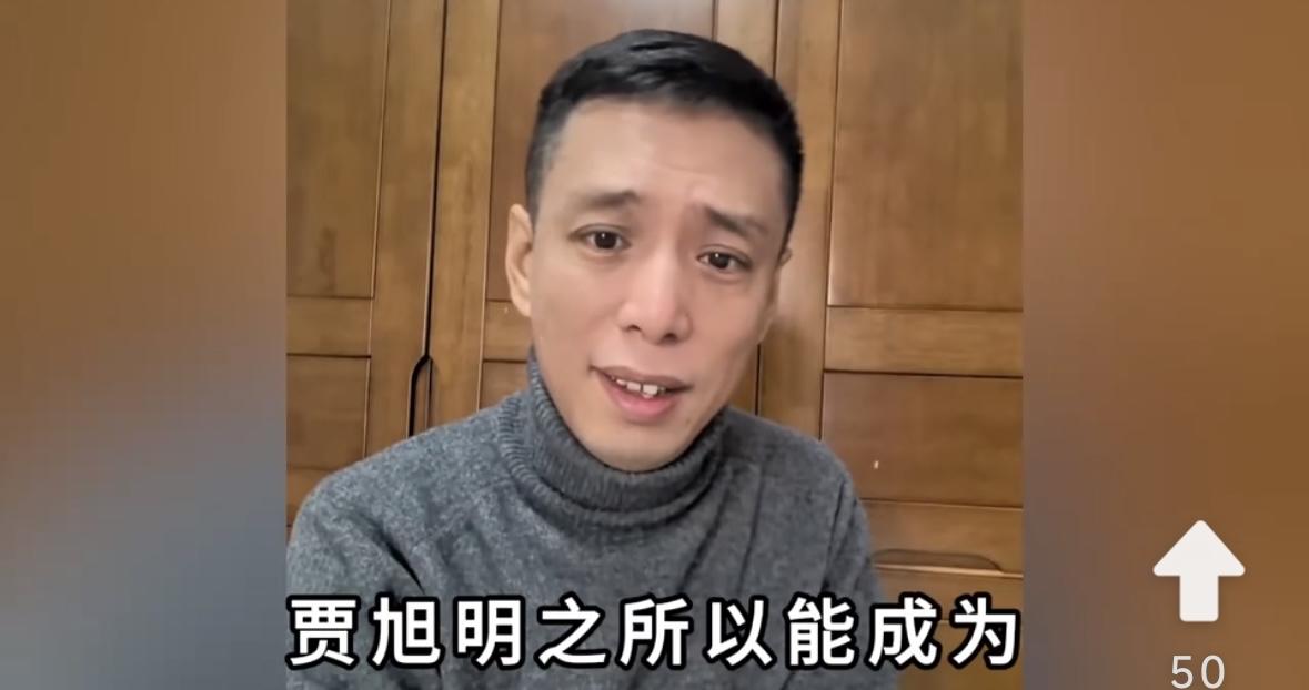 贾旭明张康的讽刺相声，确实成了天花板，德云社也没人能比。他最近的相声讲国足，平日