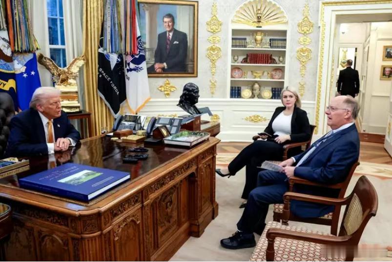 能保全加拿大的，只有印度了特朗普真是王炸一样的存在，充分验证了“只要我不尴尬，那