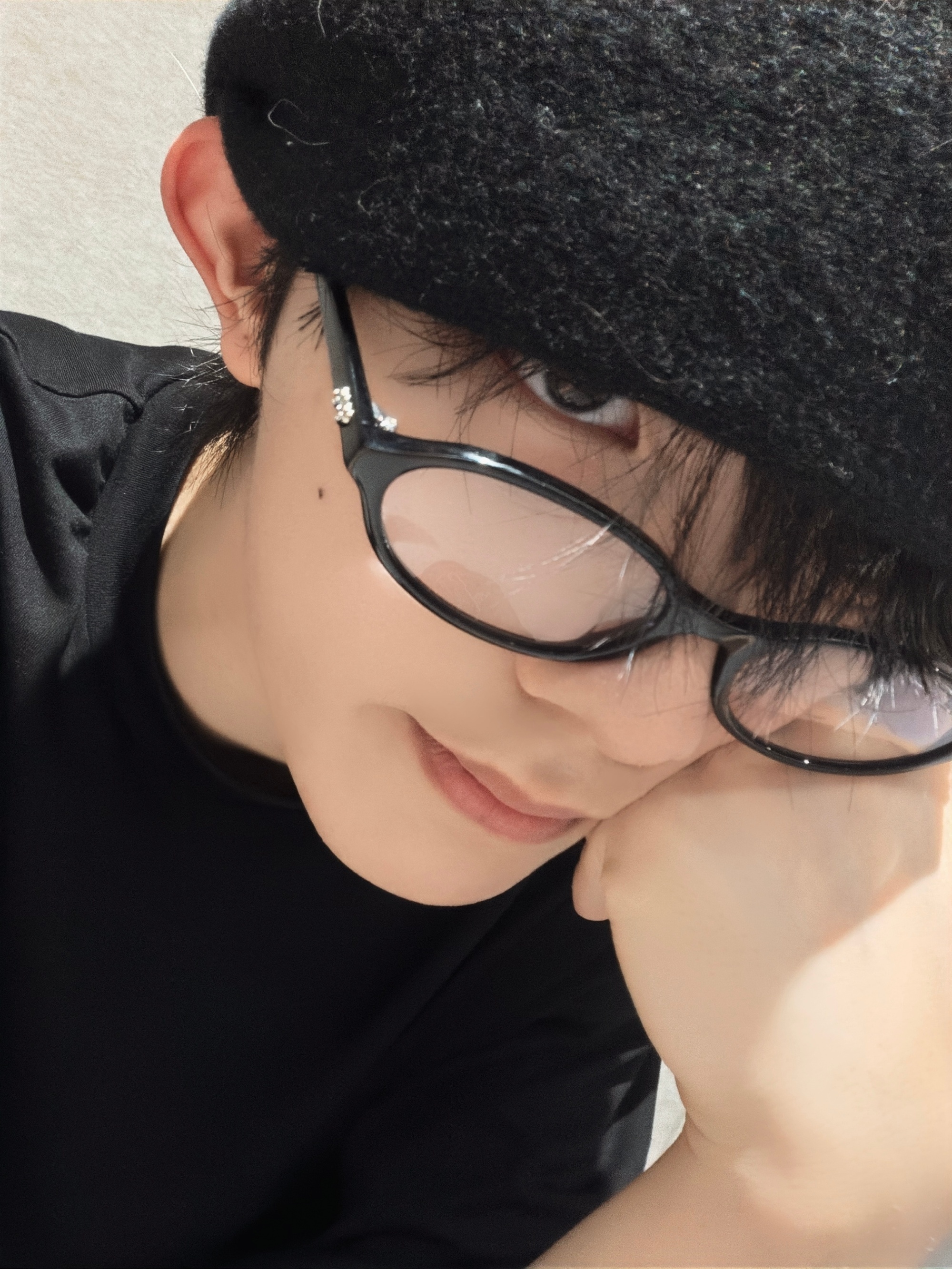 苏新皓AllBlack练舞六宫格苏新皓更博～今日dance冷帽+眼镜All Bl