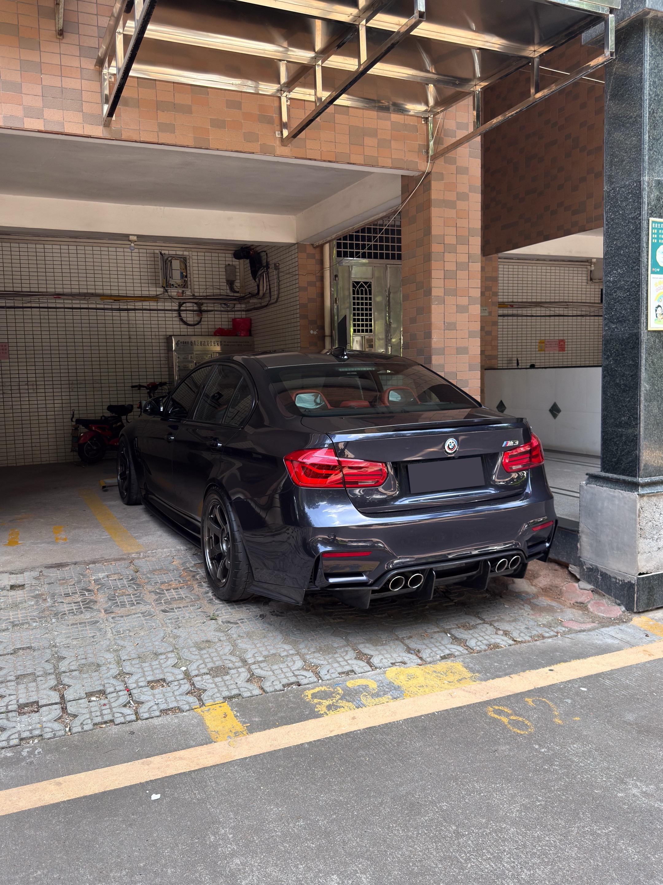 像不像30 Jahre M3的Macao Blue?