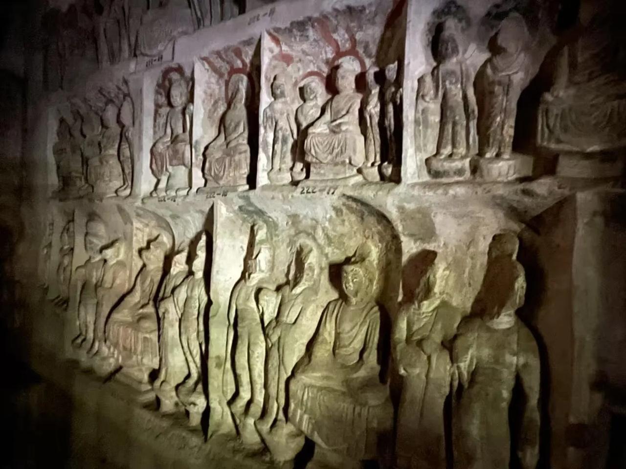 甘肃庆阳、北石窟寺：
   参观一下著名的北石窟寺，
庆阳北石窟寺是甘肃四大石窟