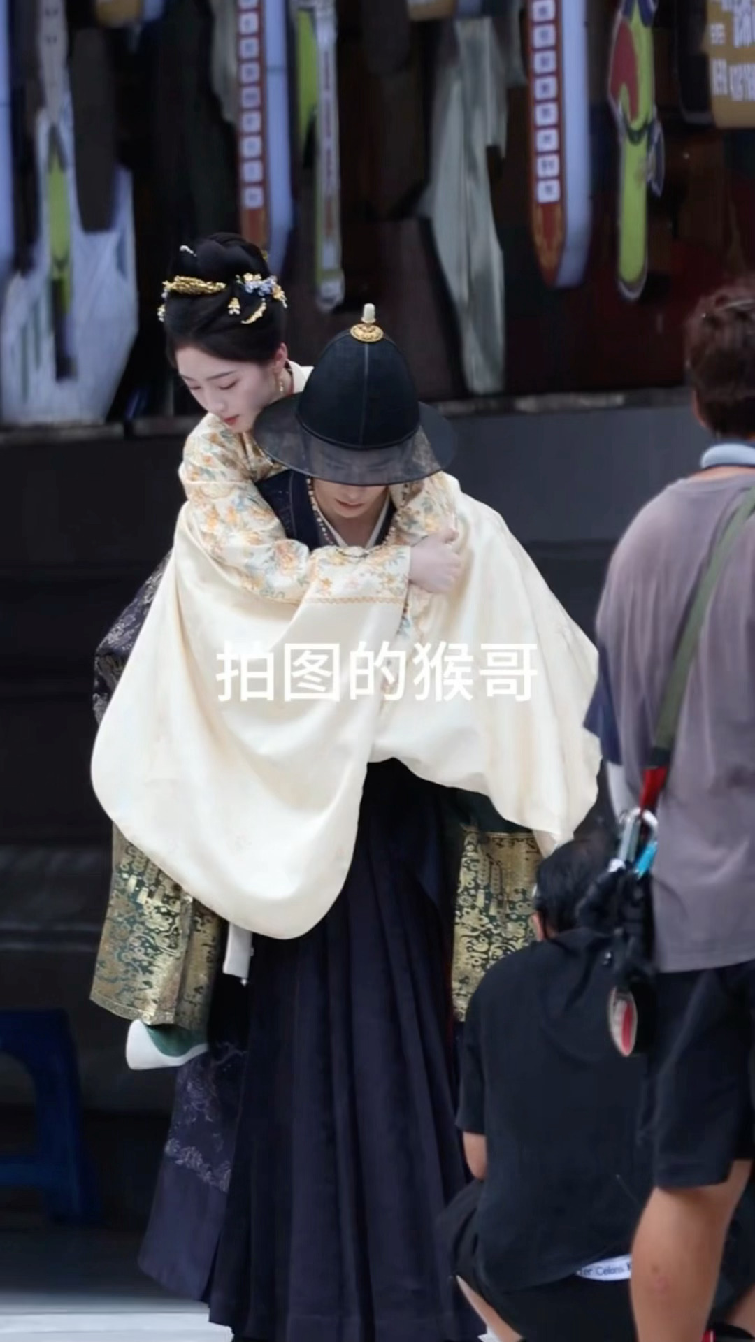 我们凌芸背背了🥺丁禹兮背邓恩熙路透花开锦绣丁禹兮背邓恩熙路透 ​​​