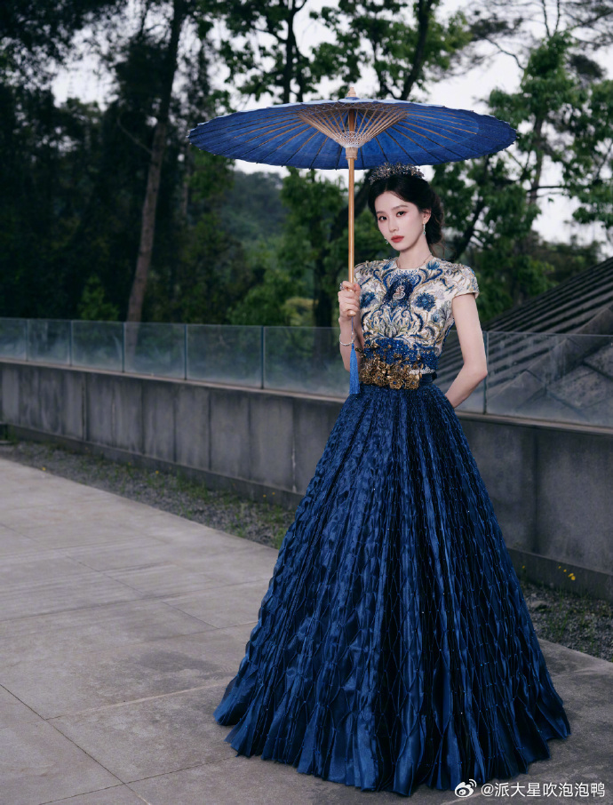 刘诗诗感谢复刻龙葵头冠网友 头冠被完美复刻，细节满满全是回忆，直接把人拉回追剧年