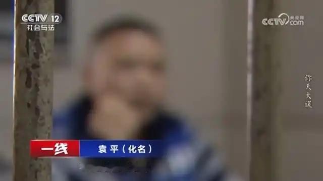“丧心病狂！”7月13日报道，湖北宜昌，一男子做事冲动，他因为吃醋，竟然把女友给