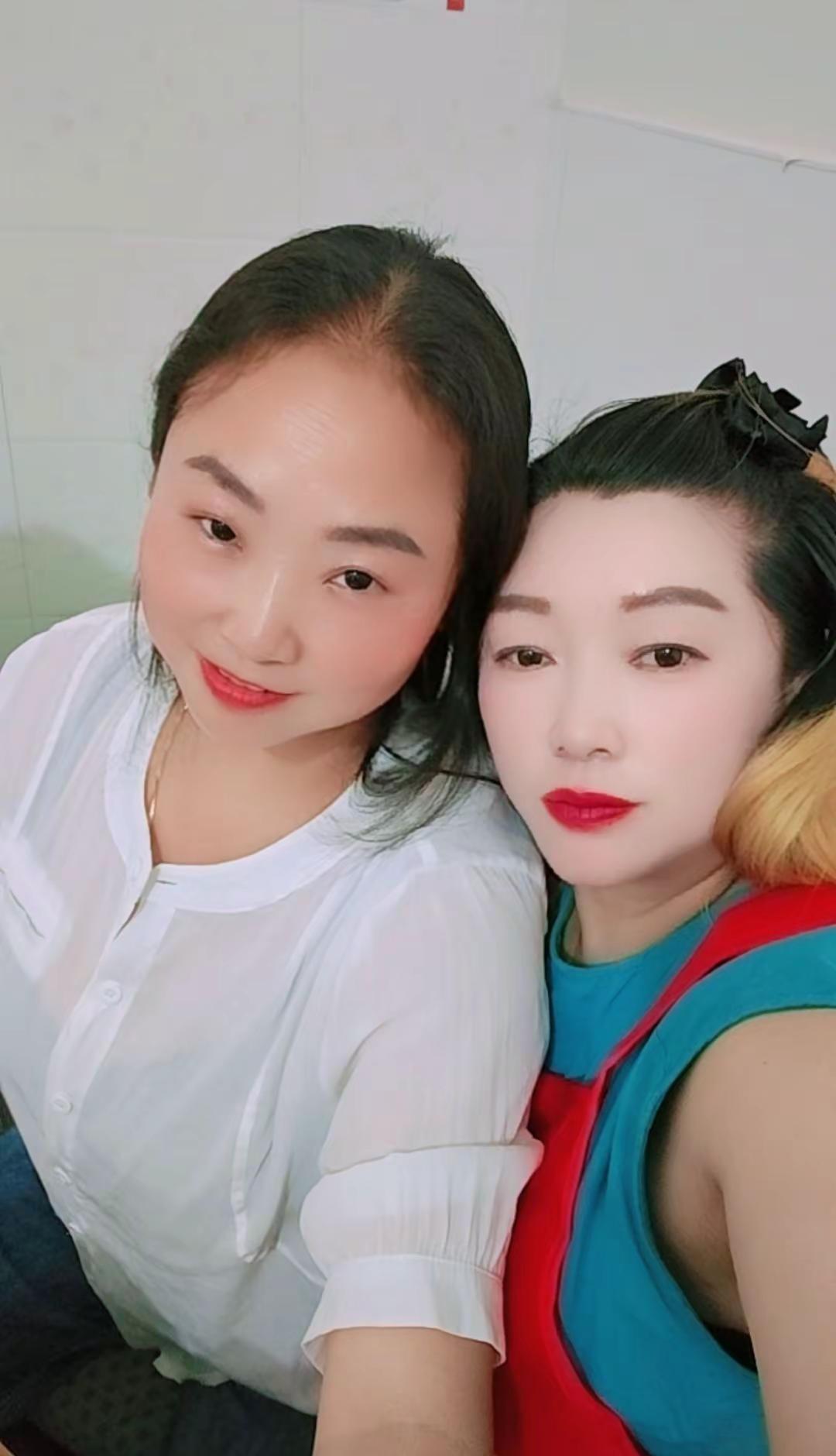 今晚又和江先生约会了，跟他约会总会觉的脸红、耳热、心跳加速，跟他真情流露，我想这