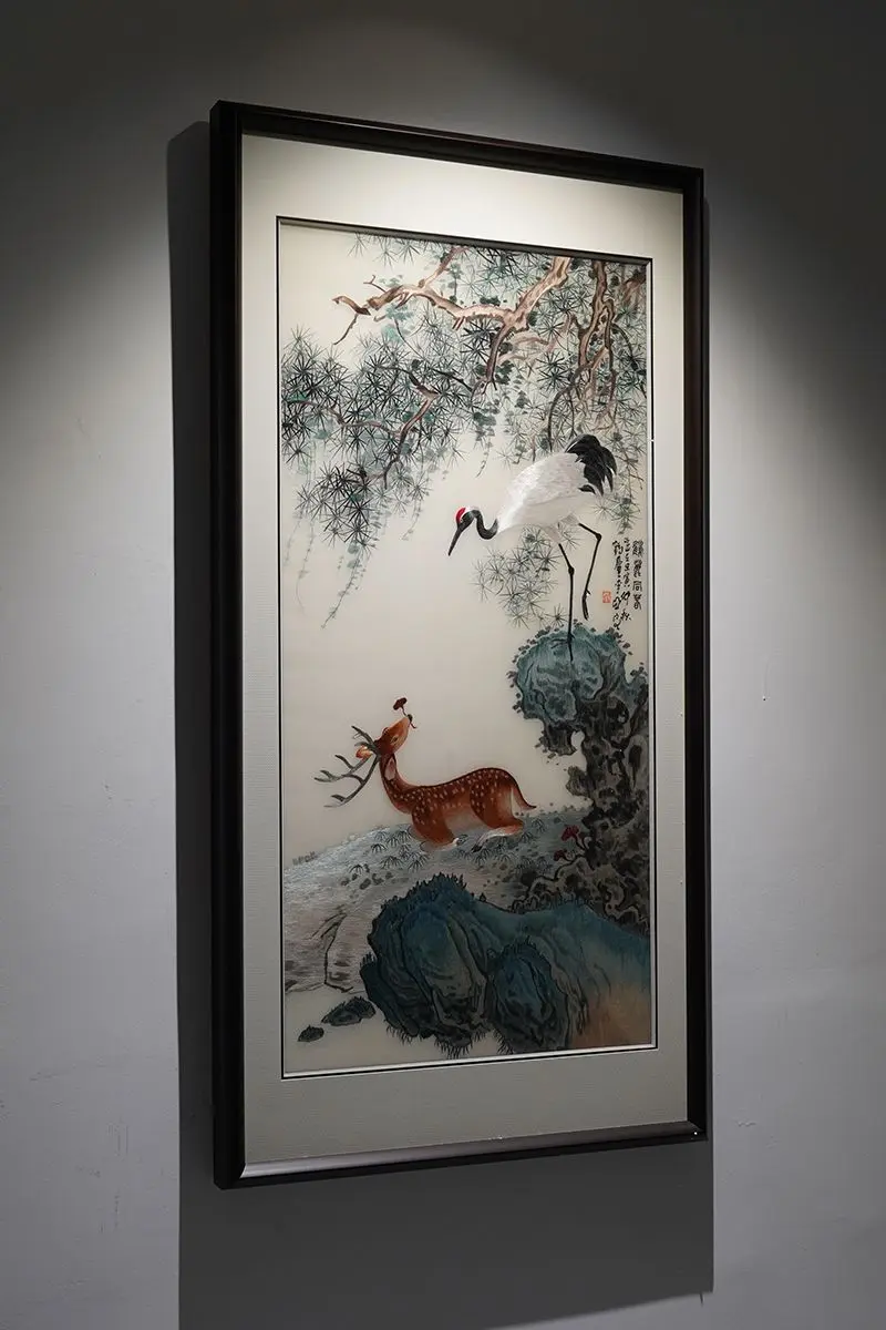 手工苏绣装饰画！桑蚕丝线不褪色，顺丰包邮还包安装 “用丝线绣出的鹤鹿同...