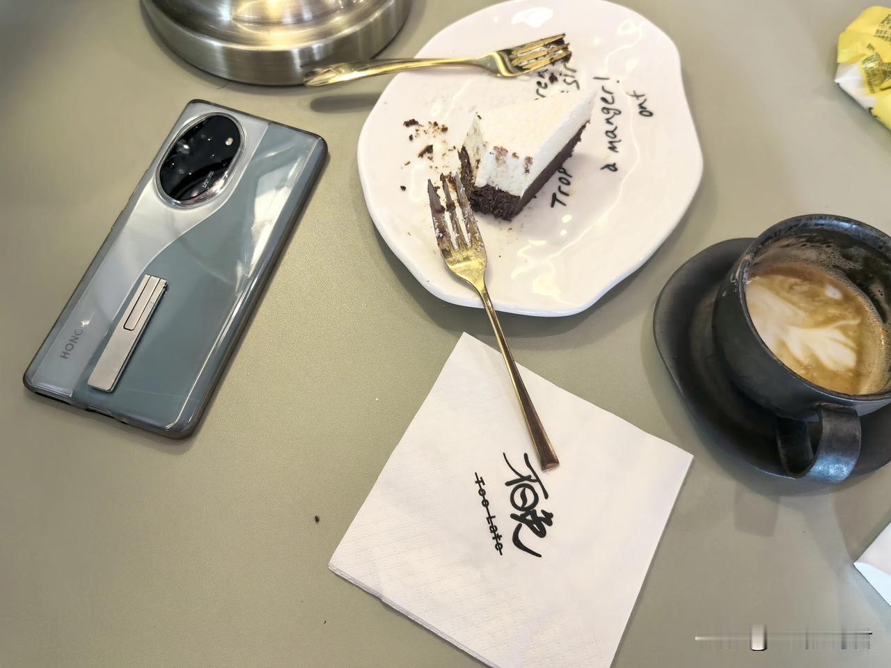 带着荣耀100pro去喝咖啡#春日生活打卡季#