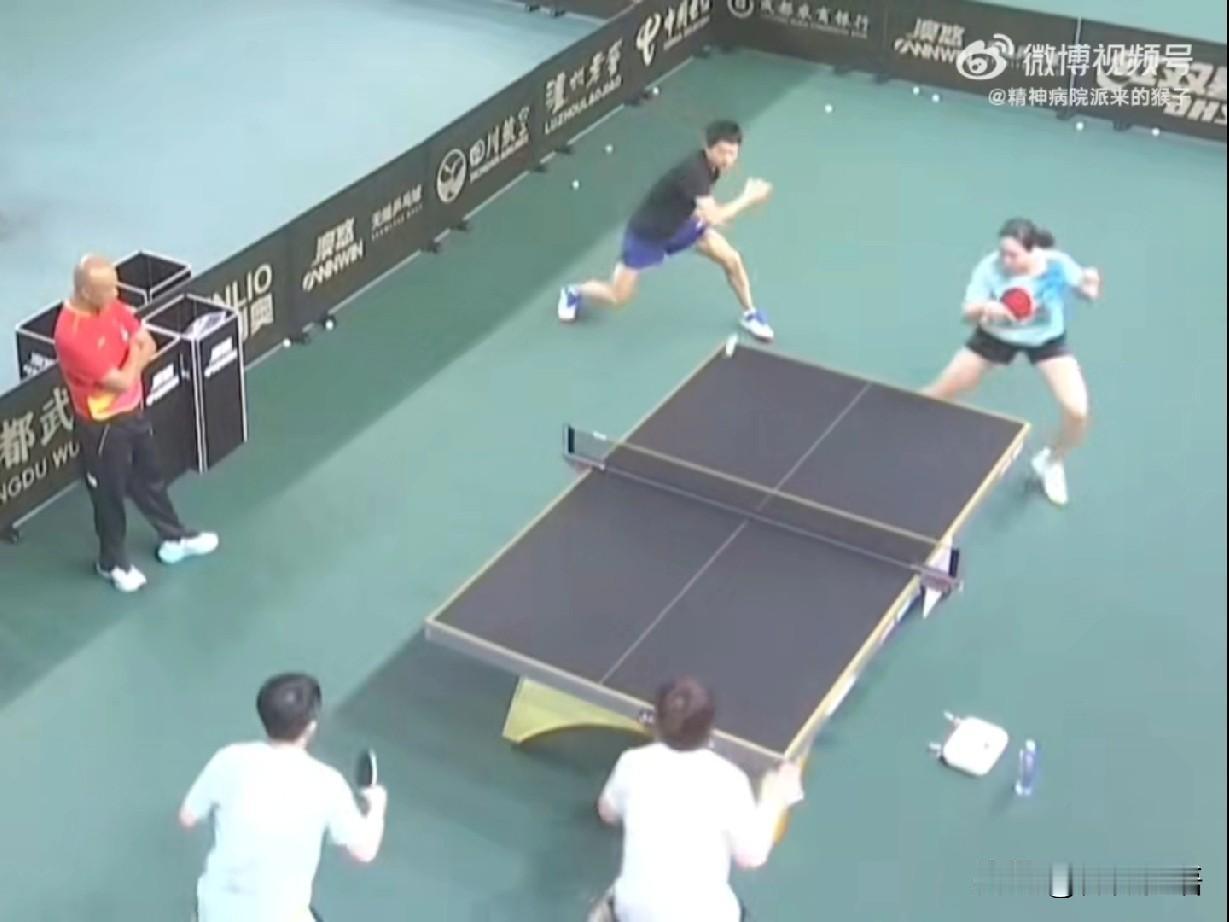 今天林诗栋/蒯曼打第一盘混双。
赛前训练时，看到给栋曼陪练的是袁励岑/白思文，因