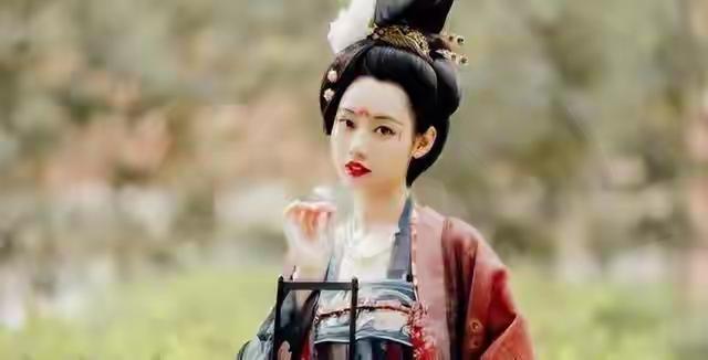 坐拥大唐绝代容颜，她毒杀生父，还与母亲共侍一夫，一代美人最终落得身首异处
 
