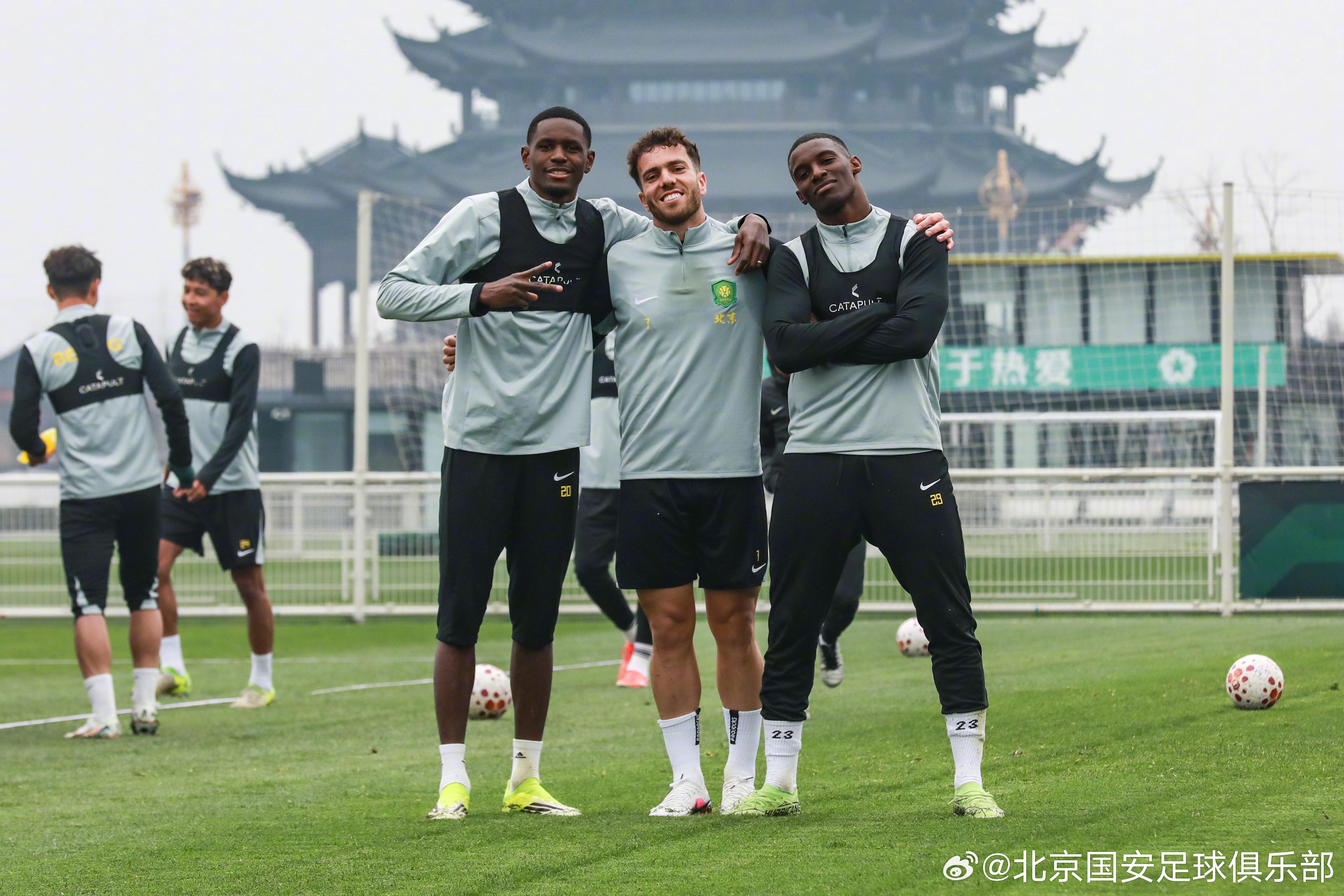 专注联赛💪🏼以及今天的胜利组！🏆北京国安