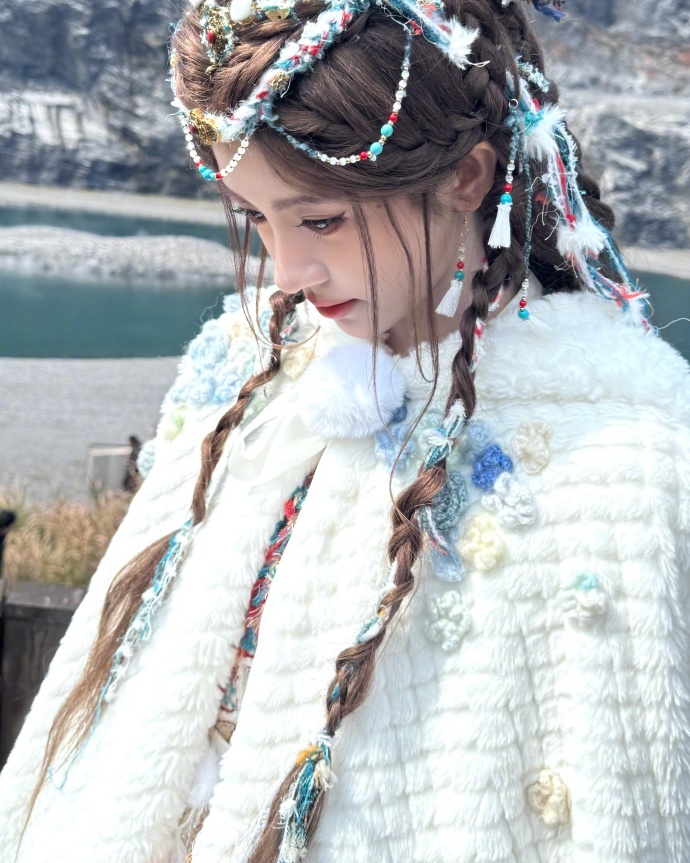 哎呦鞠婧祎你照镜子能看见自己不 