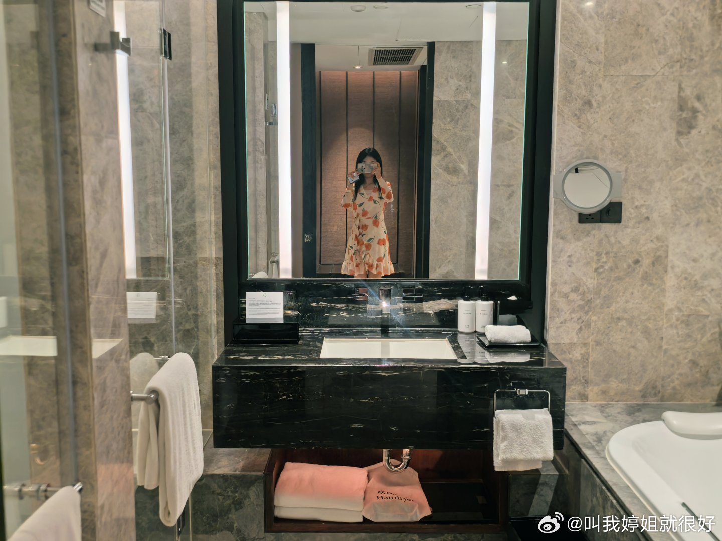 每学期期末考试一完，我俩就颠儿了，这次恰巧我来上海，想着刚好带他一起。他：我不去
