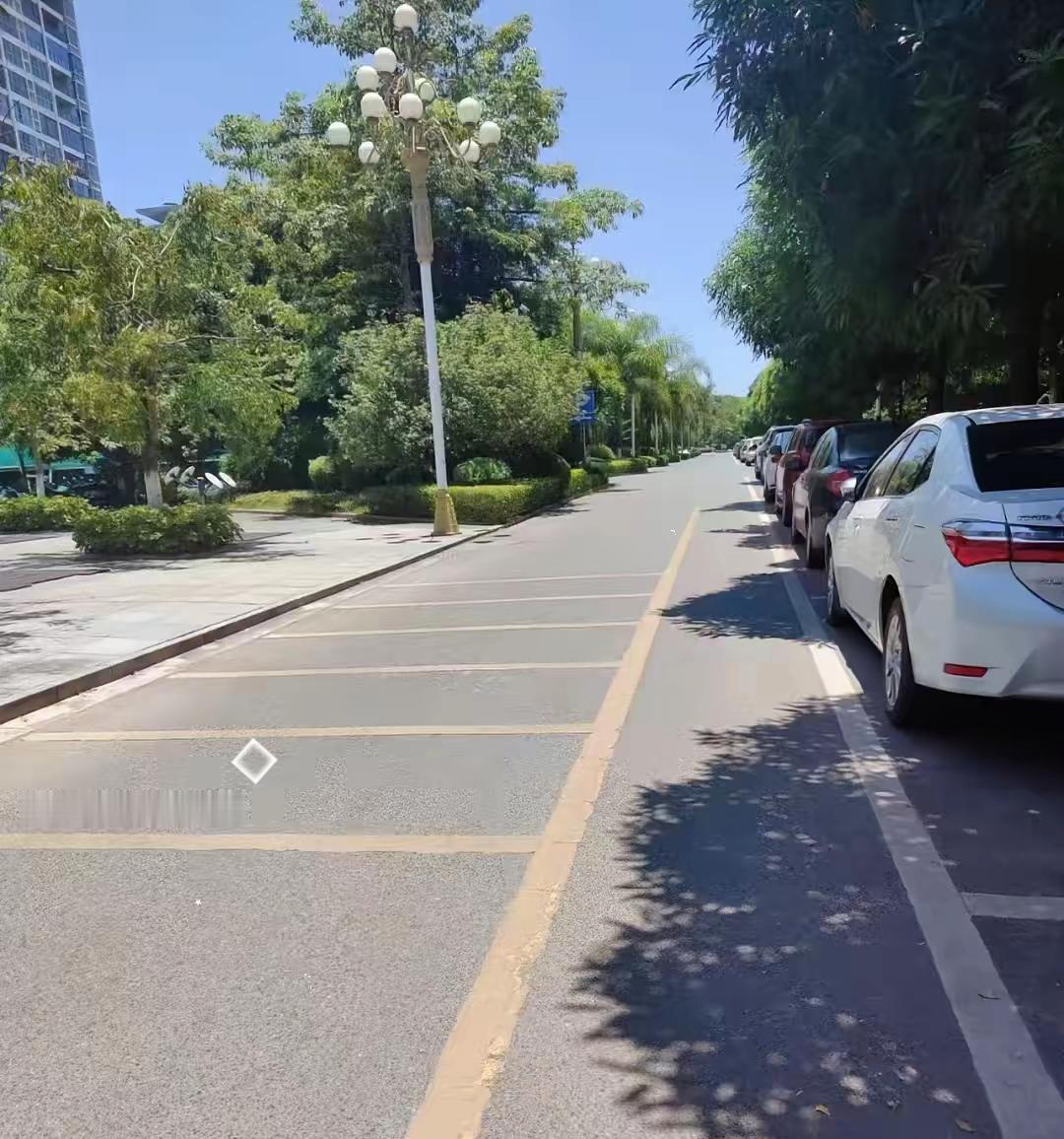 奉劝大家，
从现在开始起，
中午12点到3点千万别出门，
因为入伏期间马上就要进