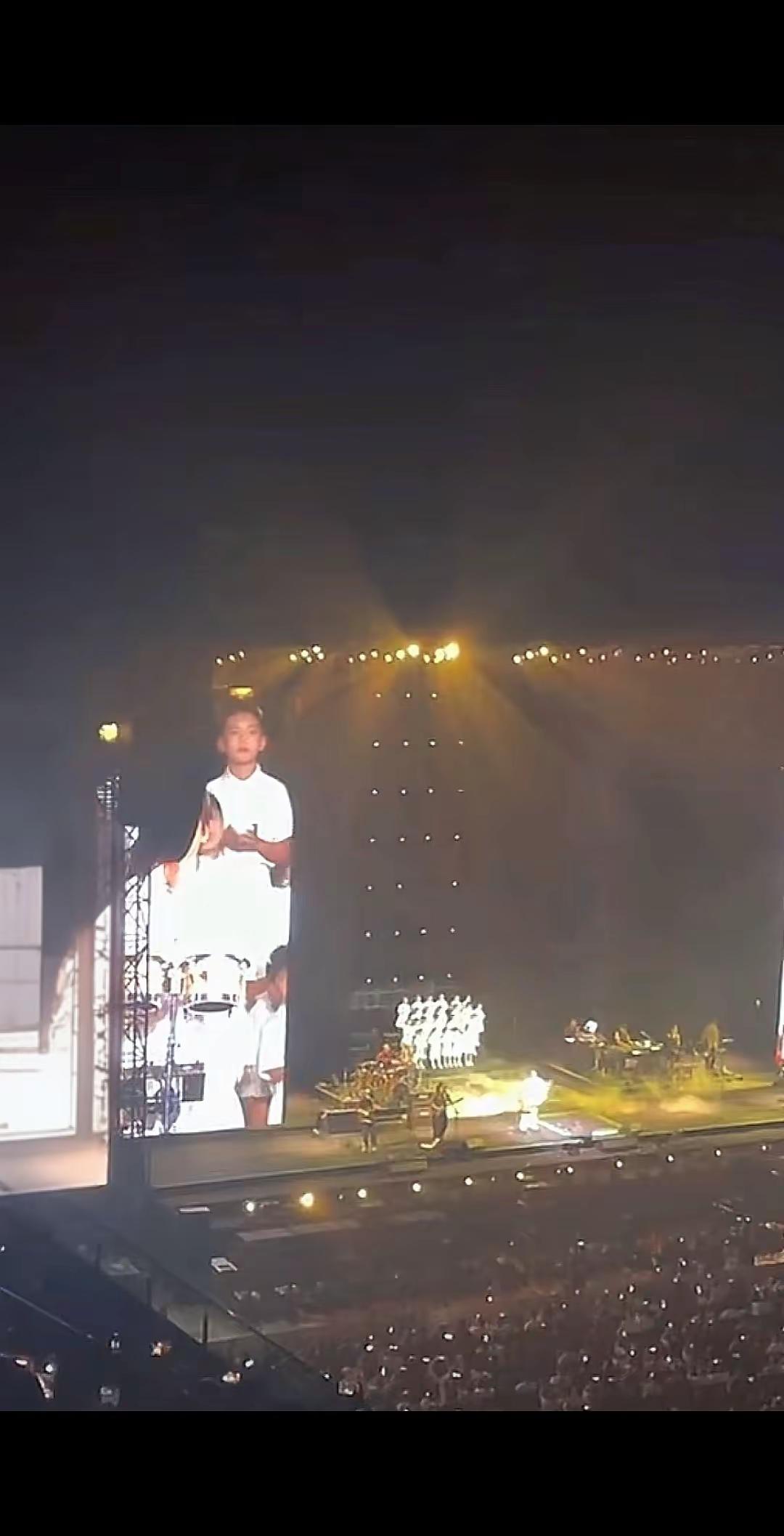 鸣沙山月牙泉万人演唱会。全开麦演唱会现场 万人演唱会