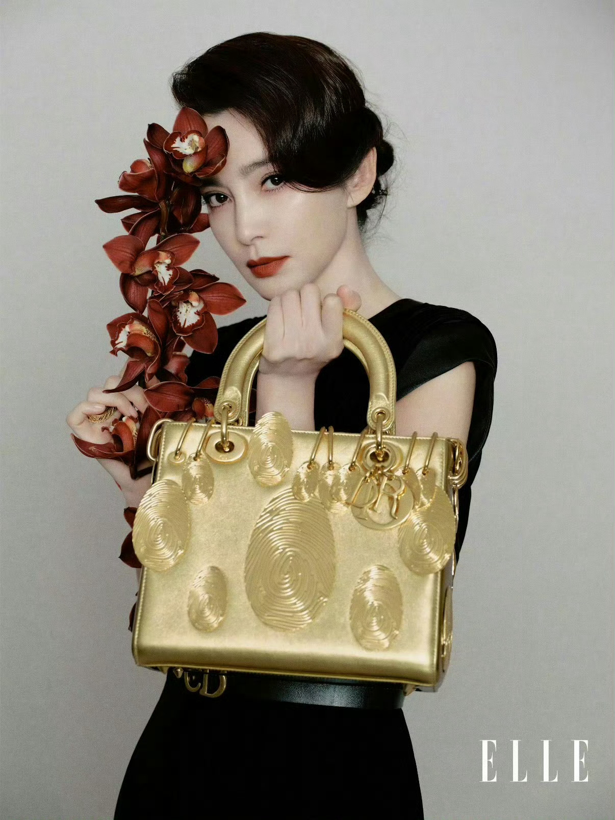 哈哈哈哈哈哈，冰冰姐线下被喊妈妈，现在粉丝什么都敢喊，一遇到姐姐就发狠了忘情了