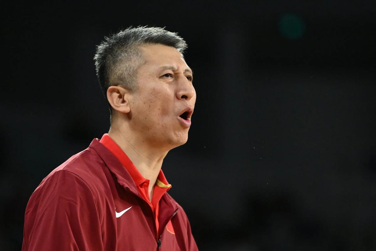 郭士强太像霸王别姬，杨瀚森周琦不打，7人受伤也许最能回归平常心

中国队最后时刻