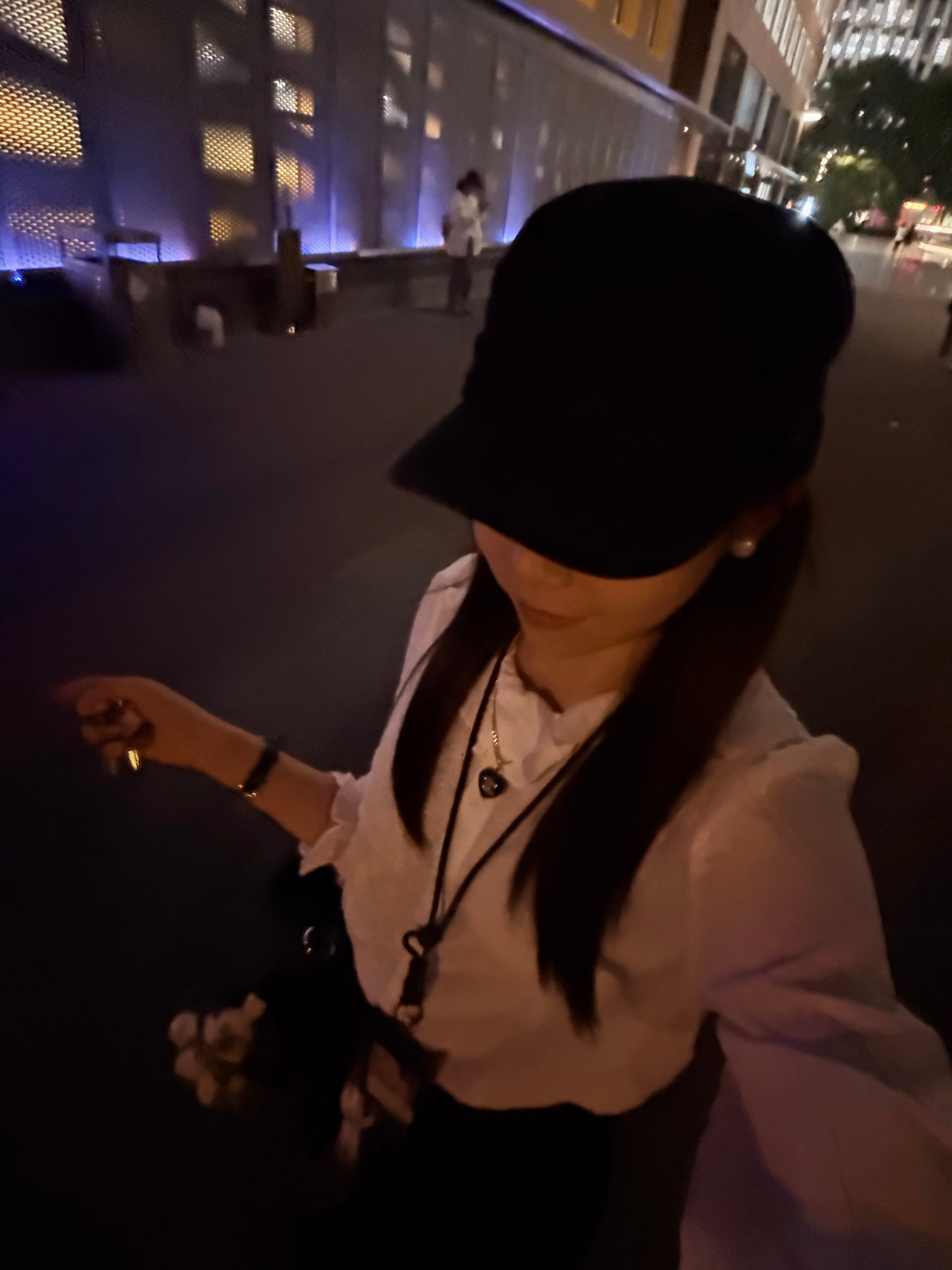 下班今天真的燃尽了脑子乱乱的想到还要打几十年工真的…及时行乐吧
