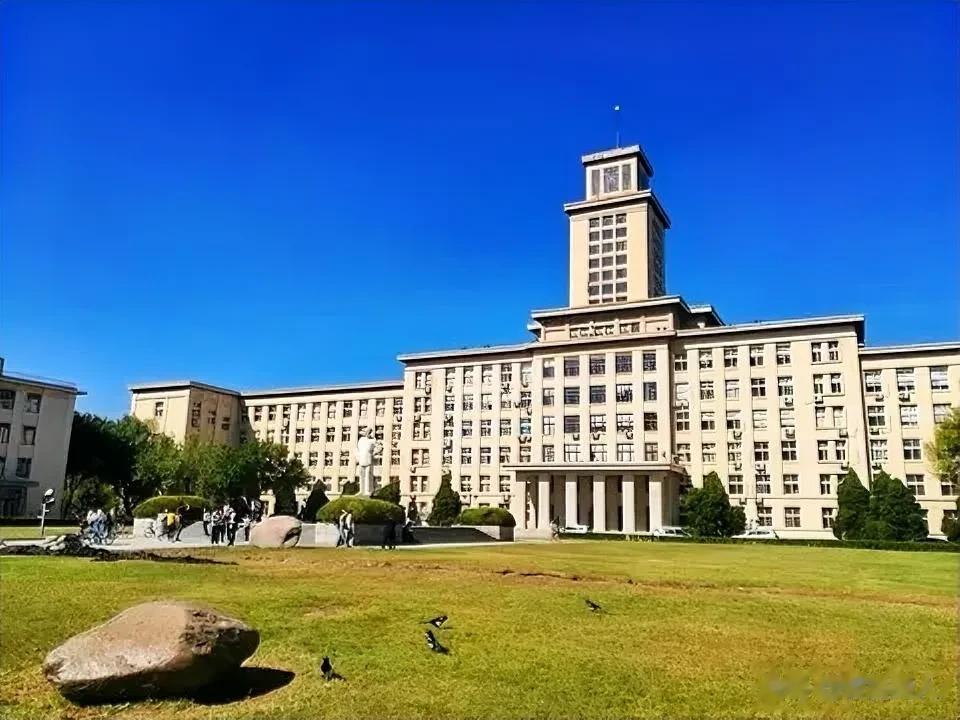 花有重开日，人无再少年。美好的时光，稍纵即逝；平凡的岁月，日复一日。曾经拥有过，
