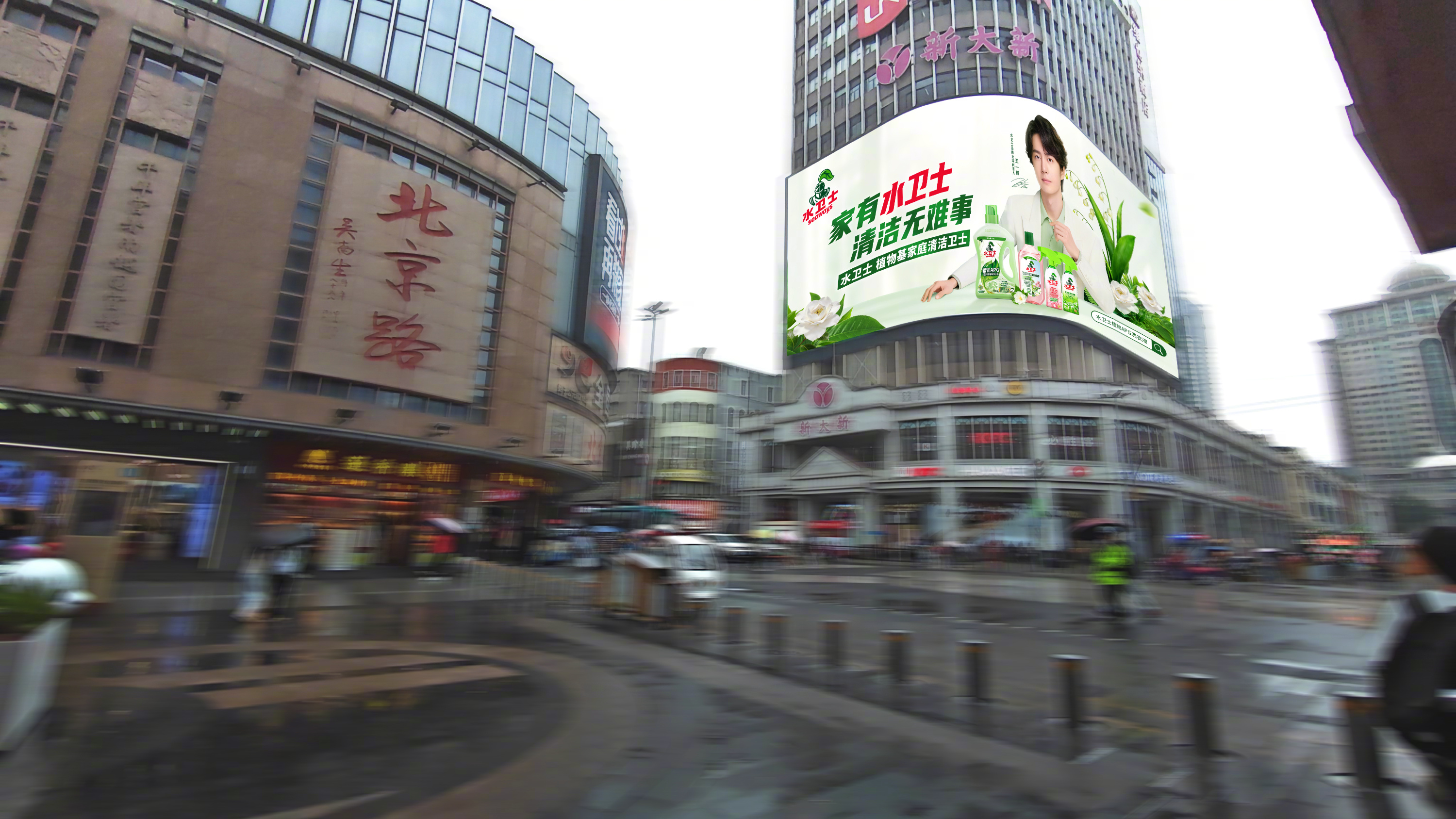 18城偶遇王一博 高颜值就该让全世界看见！十八城大屏安排到位，品牌超有诚意，快去