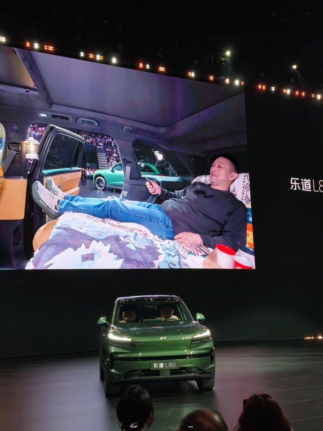 发布会太卷了！CEO 已经开始上车睡觉了！乐道汽车乐道l80双舱超级大五座
