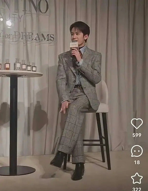 檀健次出席活动都需要穿这么高跟的鞋的吗？ 