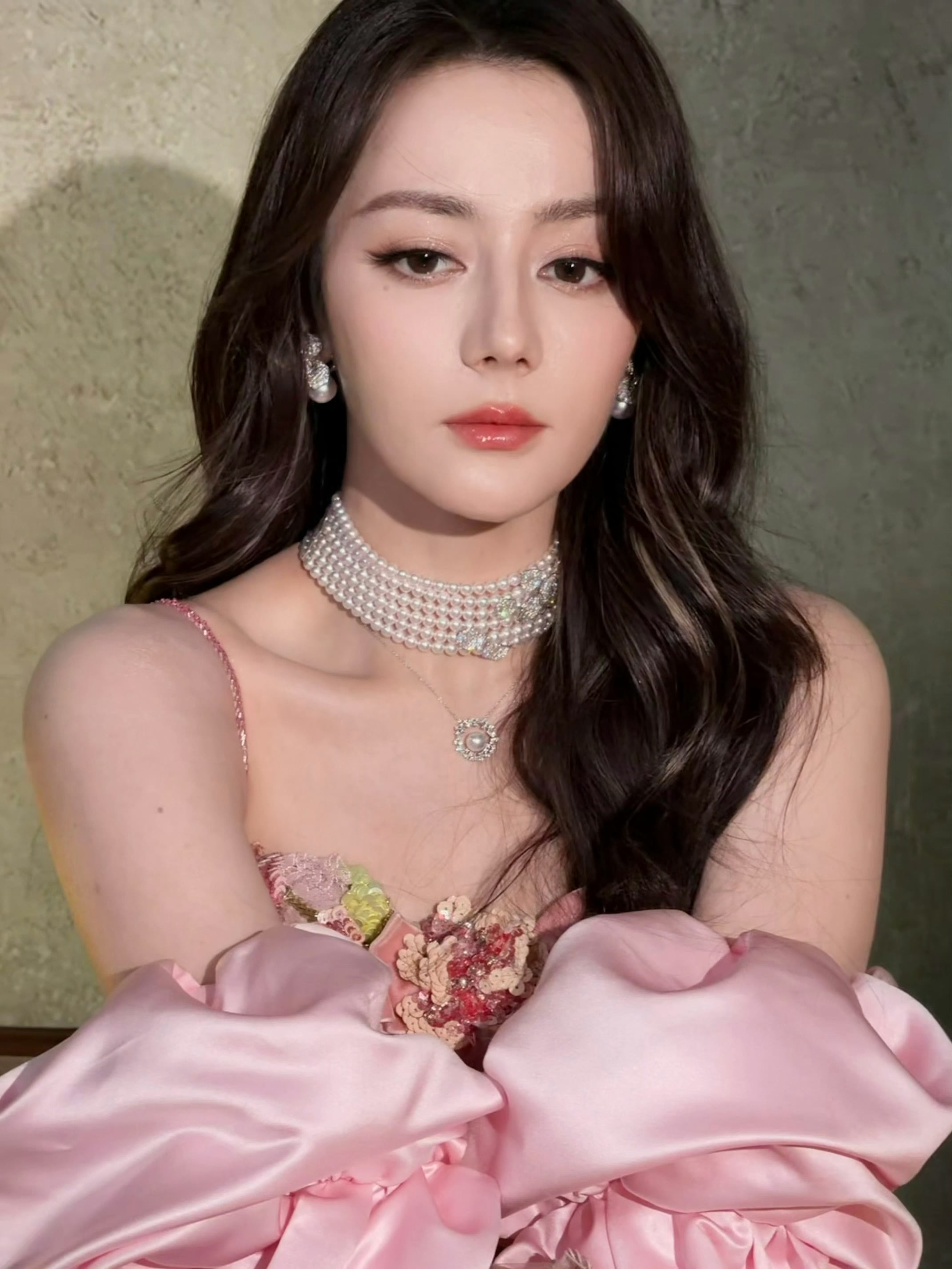 迪丽热巴｜香辣狂欢见面会开场花仙子造型💐身着印尼高定Couture品牌Maqu