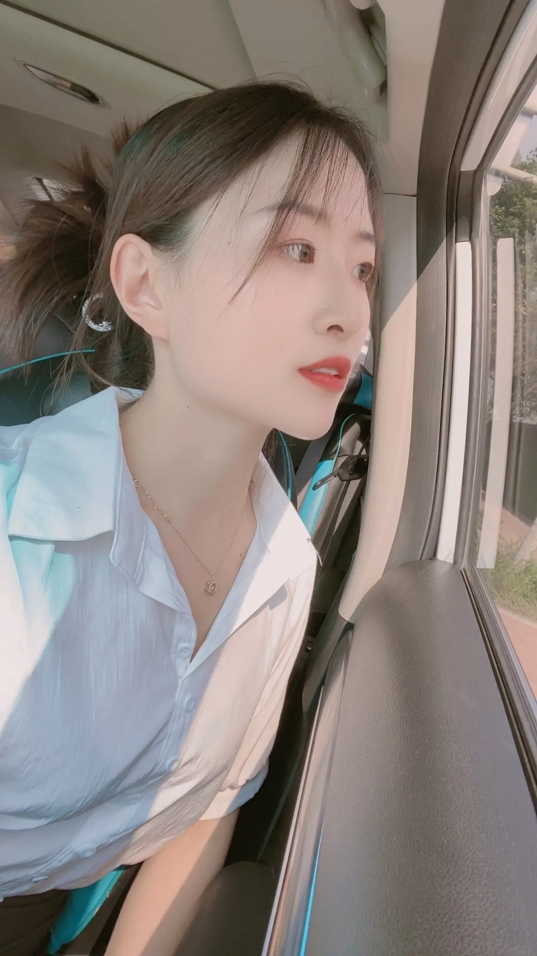 我是大方呢云南人 所以我会大方呢和你说 “么你克爱她嘛，冒假巴意思来爱我