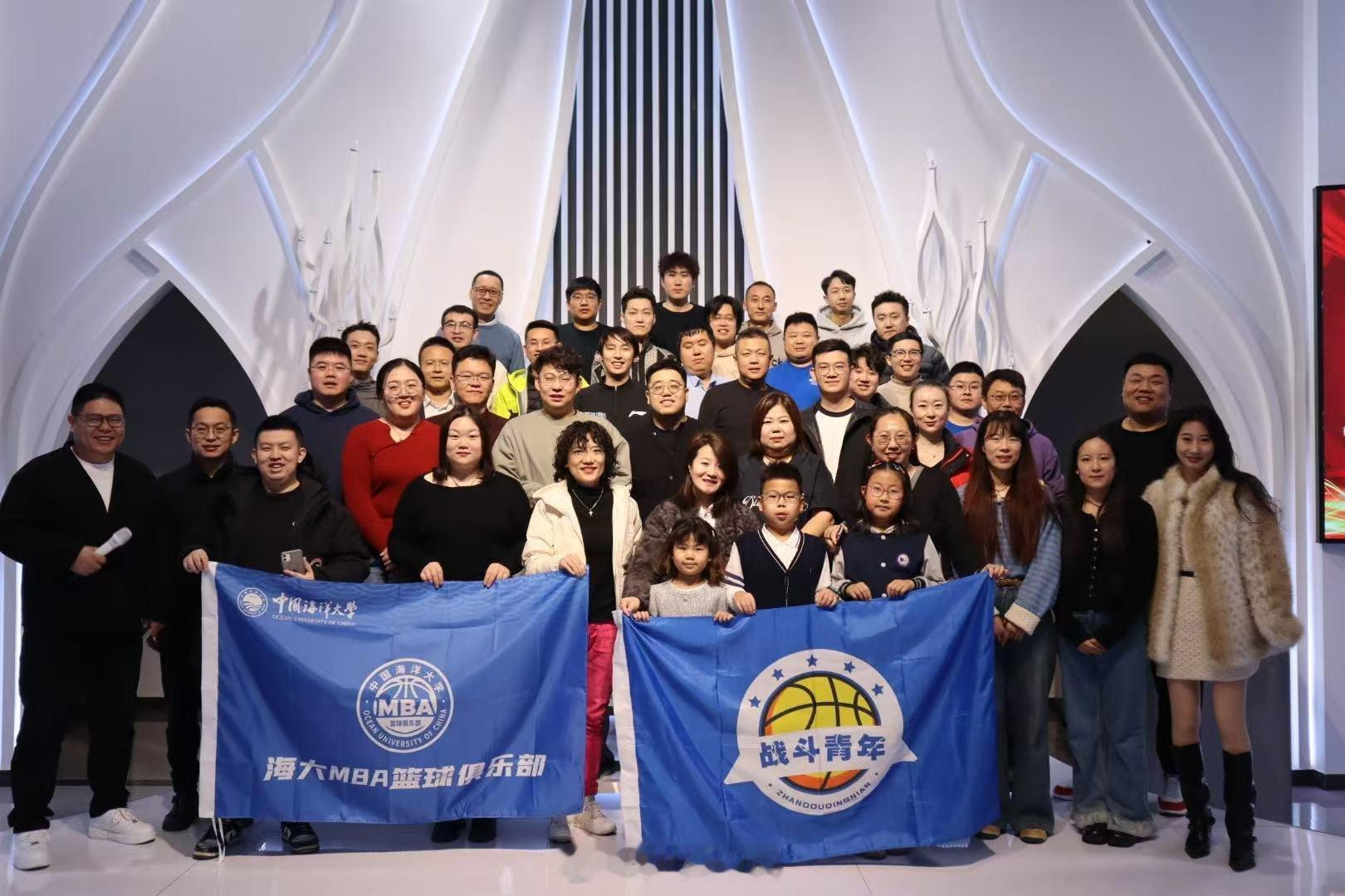 采访青岛男篮20年，第一次参加“战斗青年”球迷群体的聚会。大伙因为共同的爱好走到