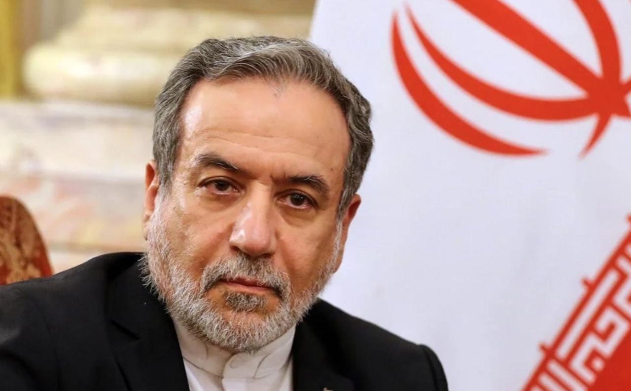 伊朗外长已经排除了此行与美方直接谈判的可能性，华盛顿的表态则截然相反。

最近中