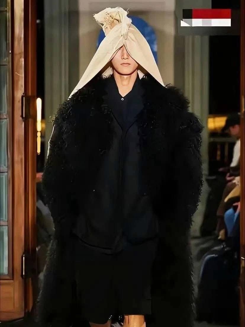 Balenciaga的這款頭巾在台灣一個也賣不出去庆哥评论