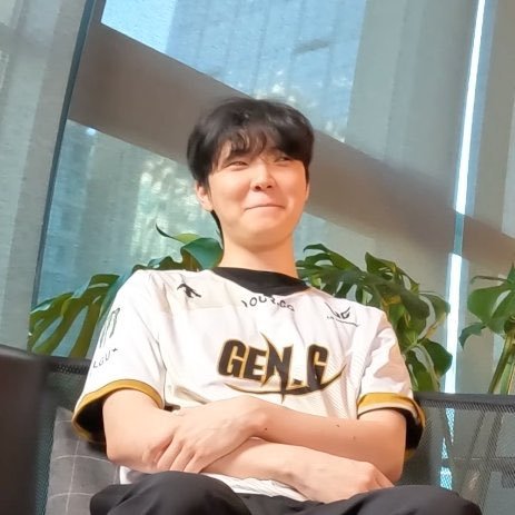 很爱憋笑但完全憋不住的🐱一只cr.chovys_2025lck2025lck转