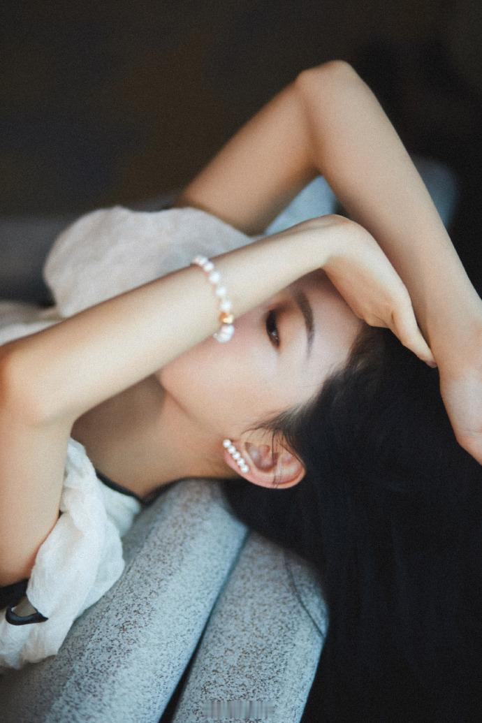章若楠   光影间，美妙梦境倏忽变幻章若楠