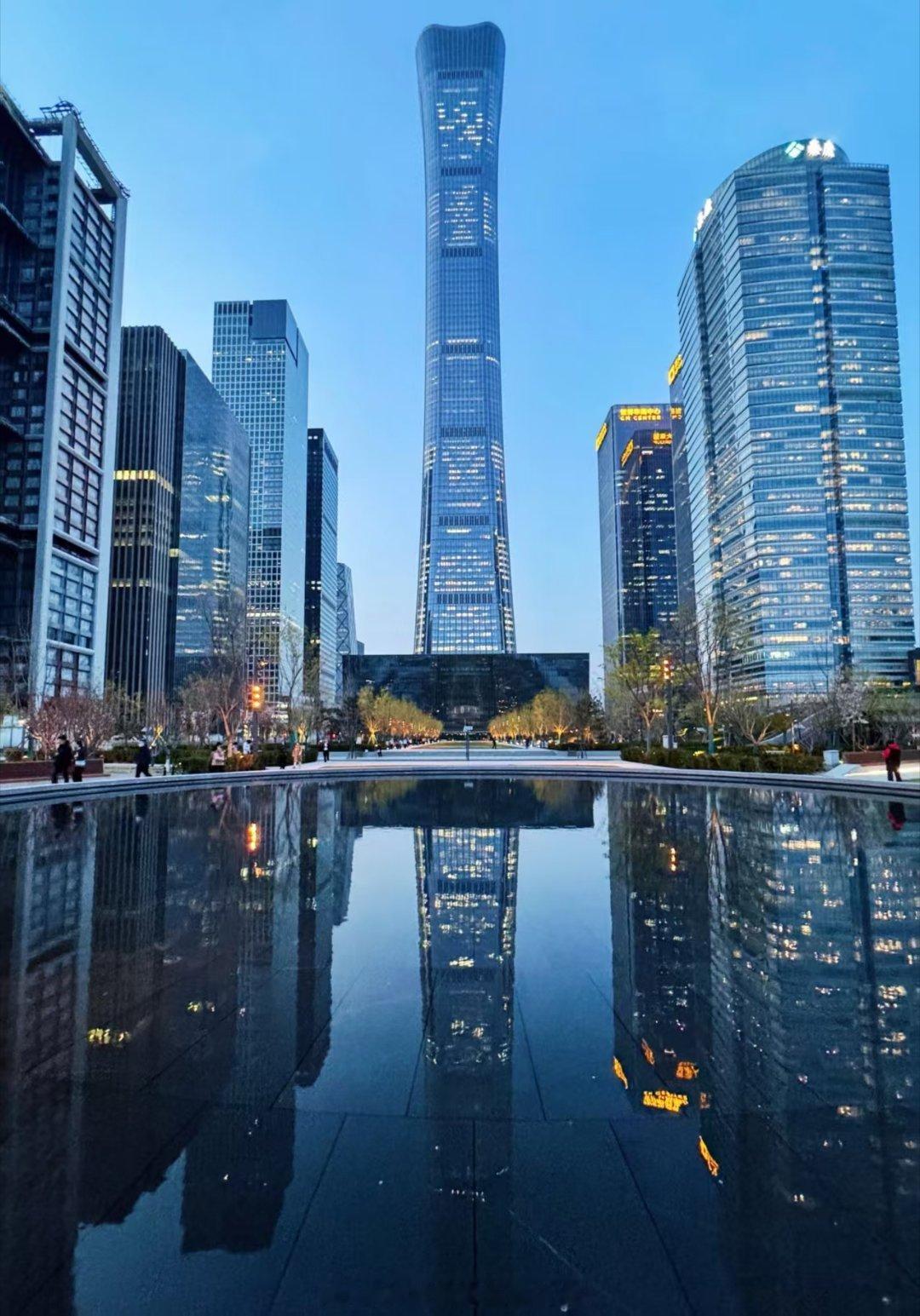 普天同庆，奔走相告！——恭喜王虹、邓煜两位中国学者摘下国际数学界的皇冠👑