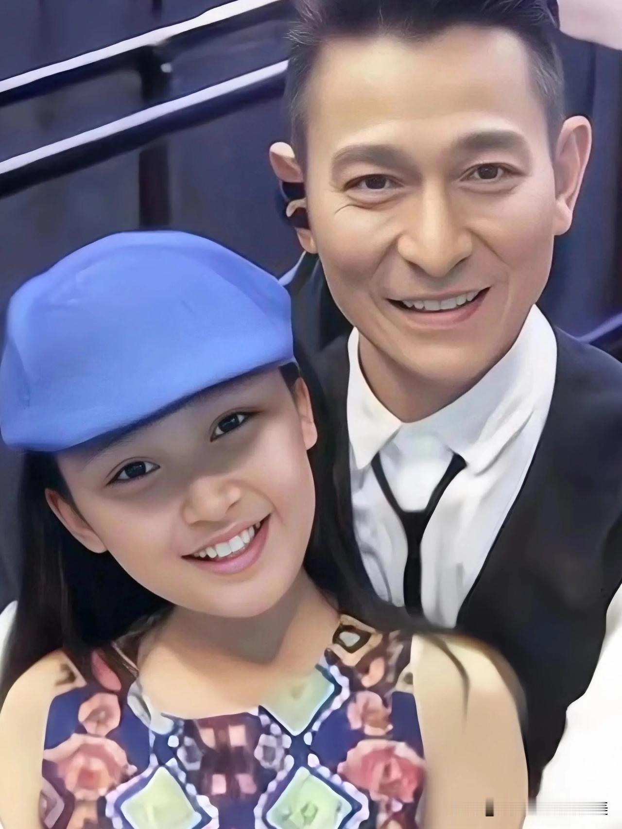刘德华的女儿上清华只需三步……天王刘德华说：我女儿不用考试也大把选择……
这句话
