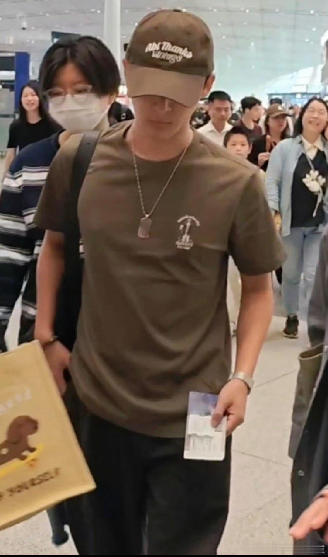 张晚意进组柿柿如意路透张晚意柿柿如意路透 张晚意进组柿柿如意路透 ​​​