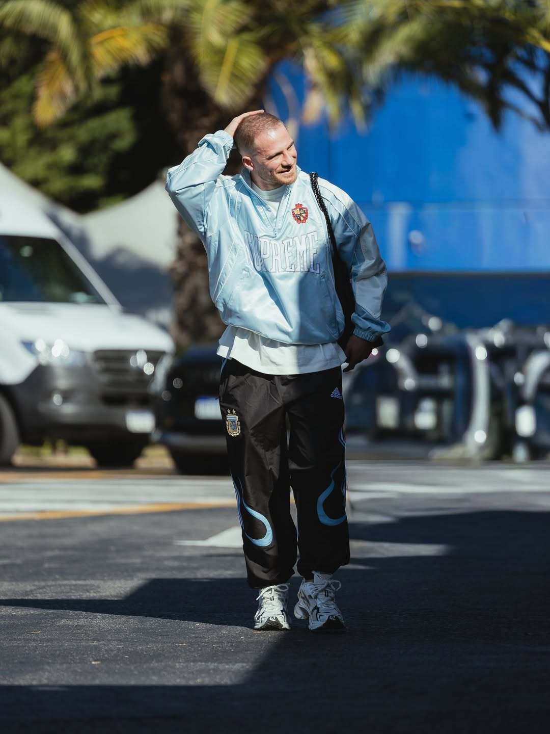 小麦的新发型摸摸头阿根廷球迷俱乐部