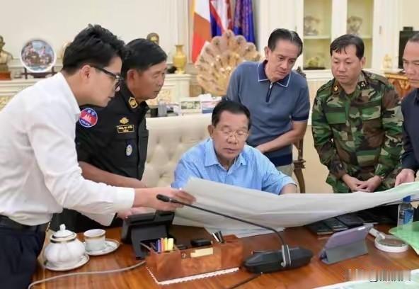 战乱受苦的还是老百姓，泰国与柬埔寨频繁交战，边境的平民只能逃难。一个孩子问撤离中