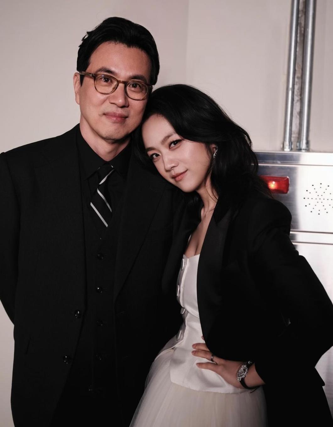 汤唯的韩国导演老公这一波操作又让我相信爱情了。

汤唯生完二胎，金泰勇直接停工三