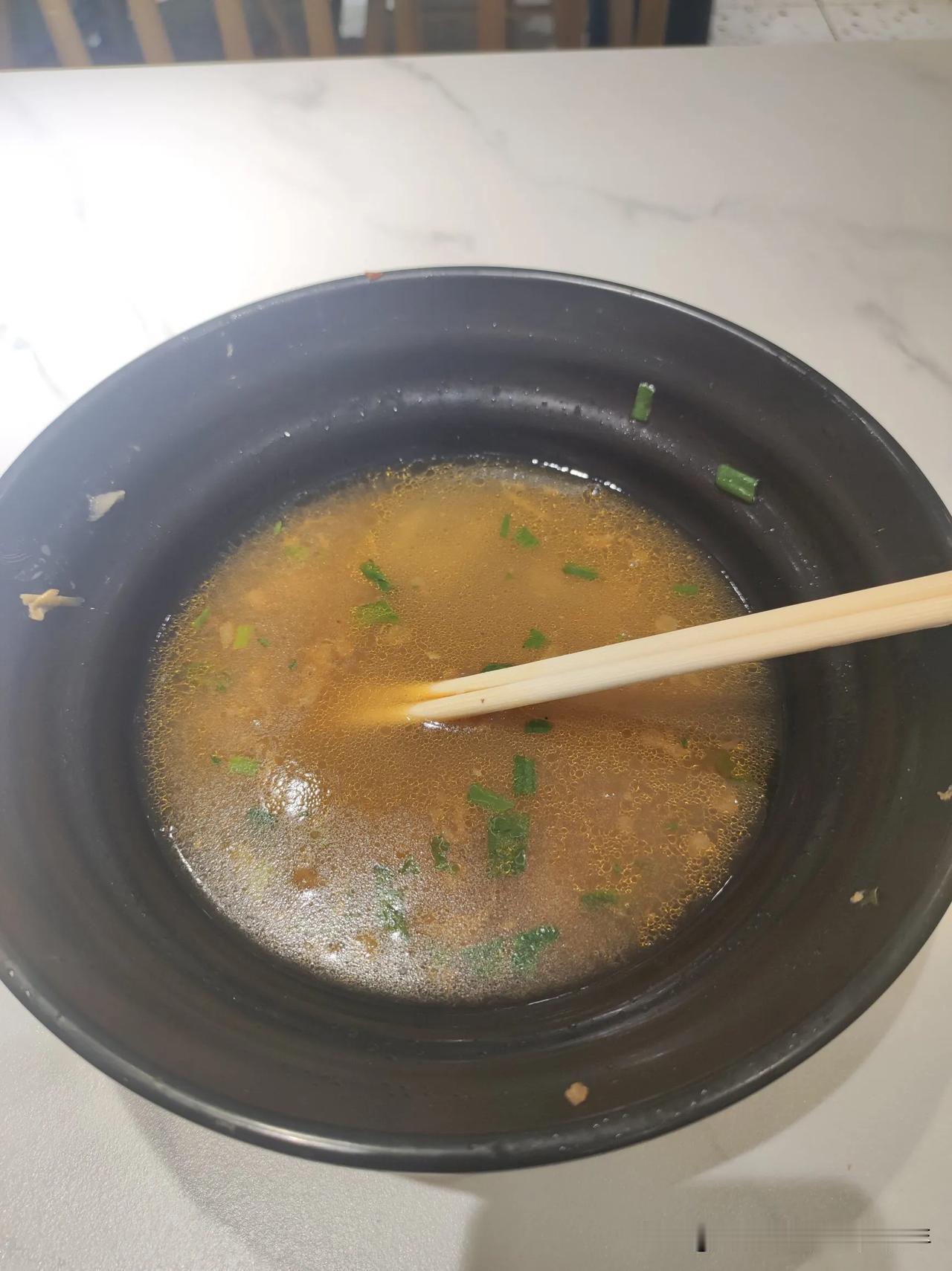我有一个秘密，从来没跟我老公说过，我每周有两个晚上，都会谎称我在单位加班。我会在