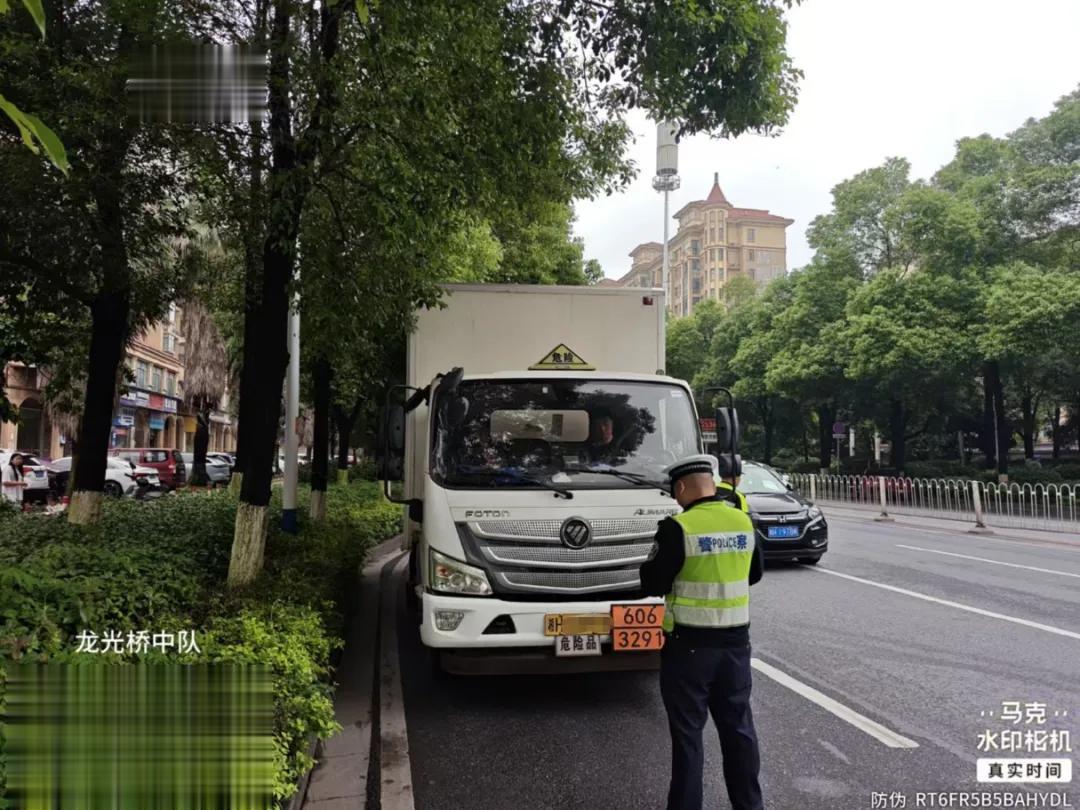 压实重点车辆专项检查，消除潜在交通安全隐患！
