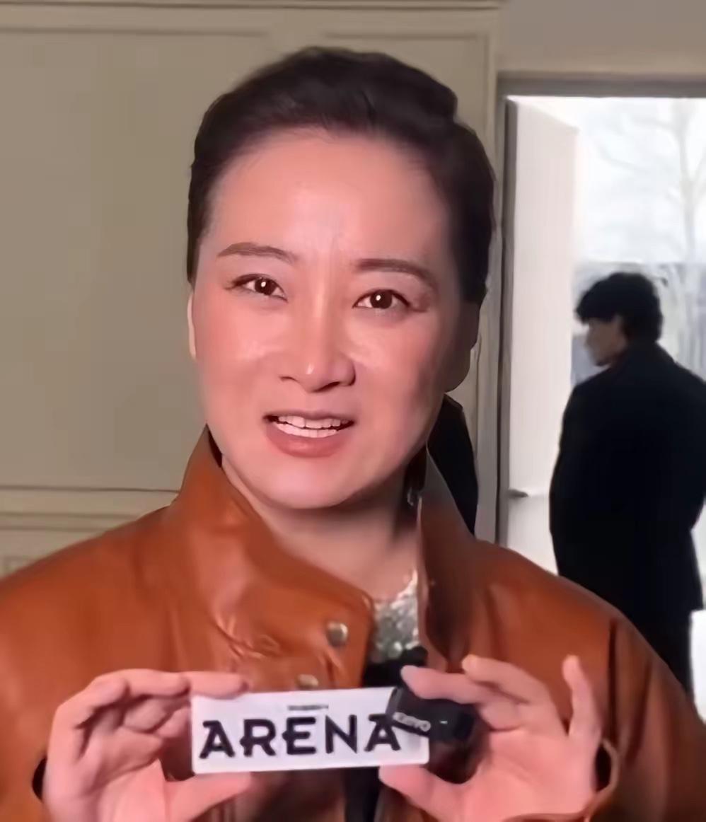 人变瘦了，酒窝也会消失吗？

看贾玲现在好像更瘦了，脸上都没啥肉了。

不知道妆