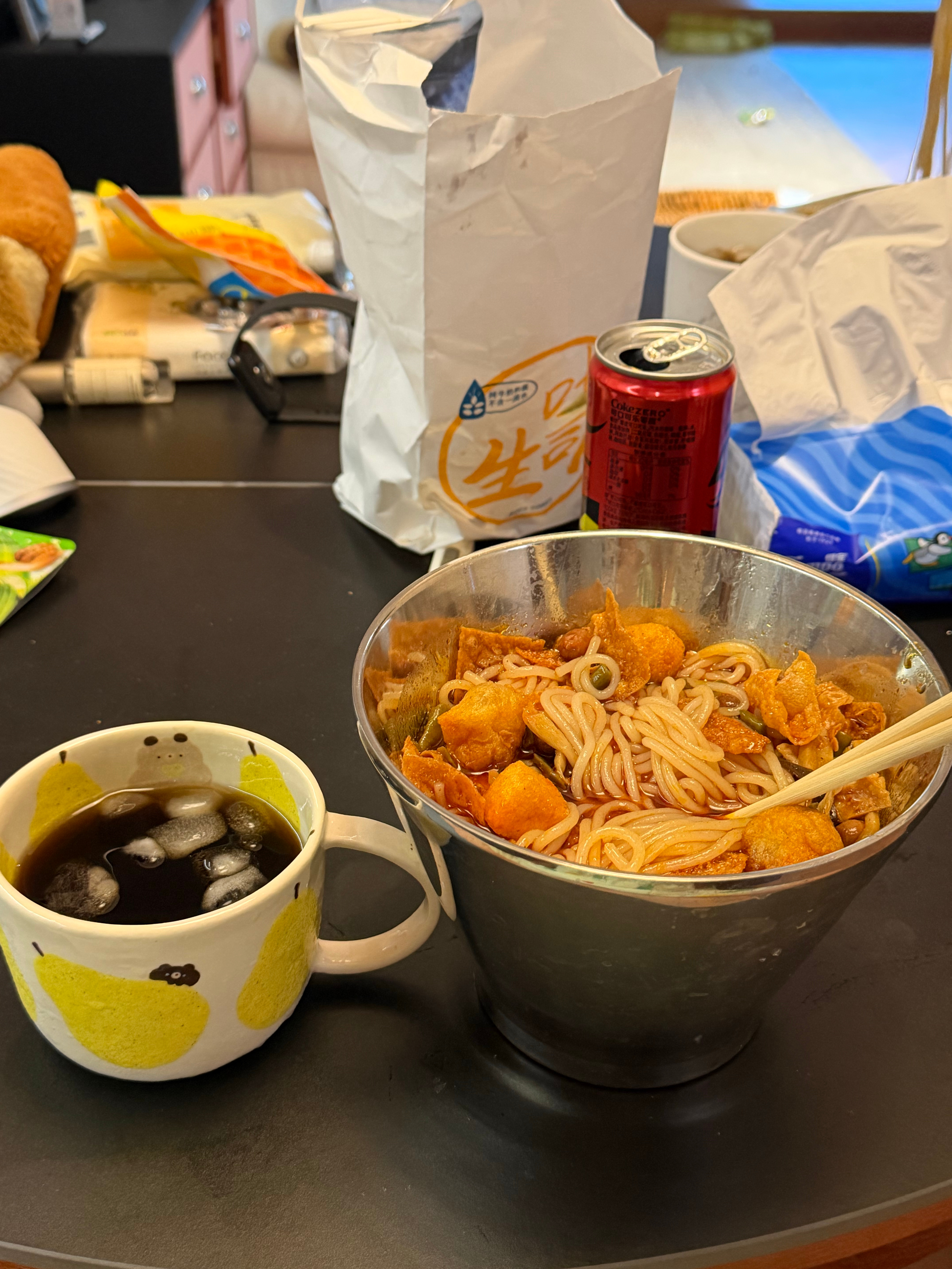 螺蛳粉这个东西只适合点外卖，自己在家做每次倒出来都给我衣服溅出油点子 