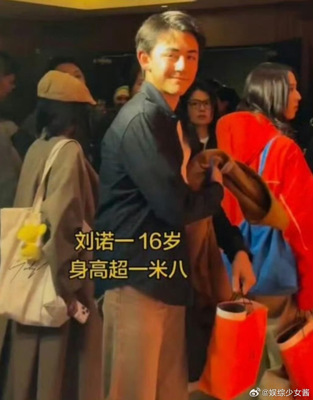 刘烨16岁儿子诺一颜值诺一又长高了这才16岁就已经这么高了嘛 