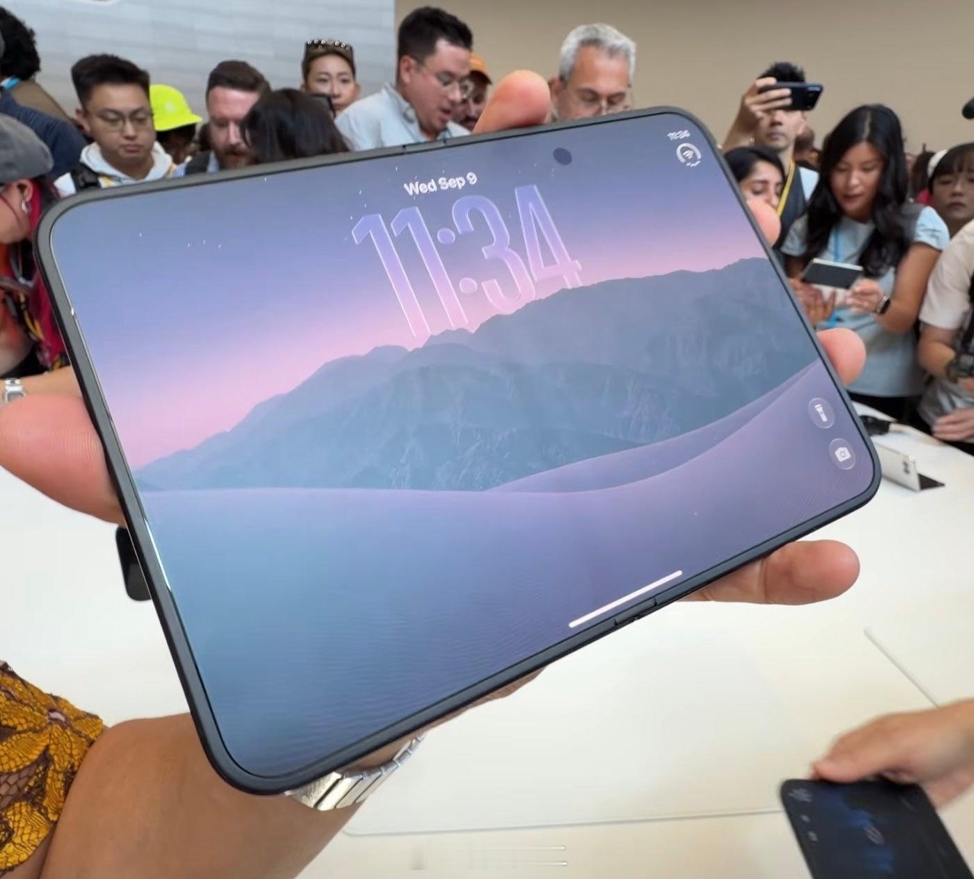 聊聊iPhone Duo的“屏下镜头”，其实在一些角度下，是能看得出来痕迹的。但