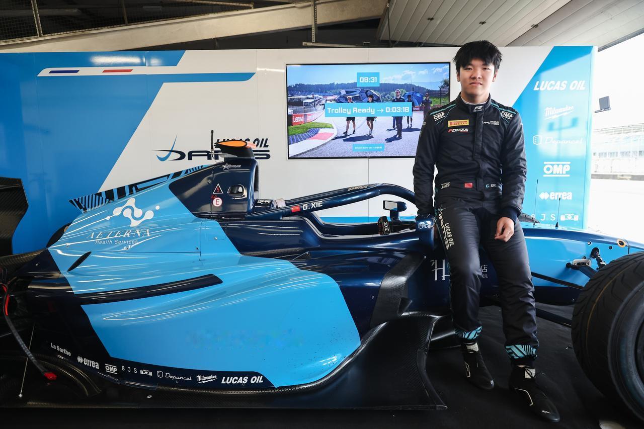 荣耀宣布，签下首位在 FIA Formula 3 夺冠的 19 岁中国车手谢咏霖