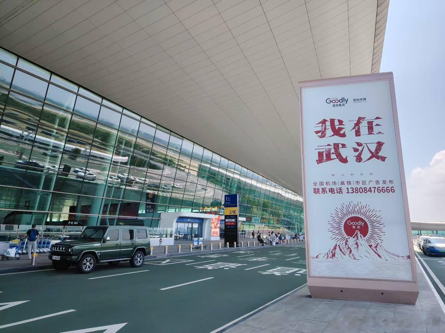 避免火炉蒸烤，武汉天河机场至汉口火车站地铁7元直达。2025年7月13日摄于湖北